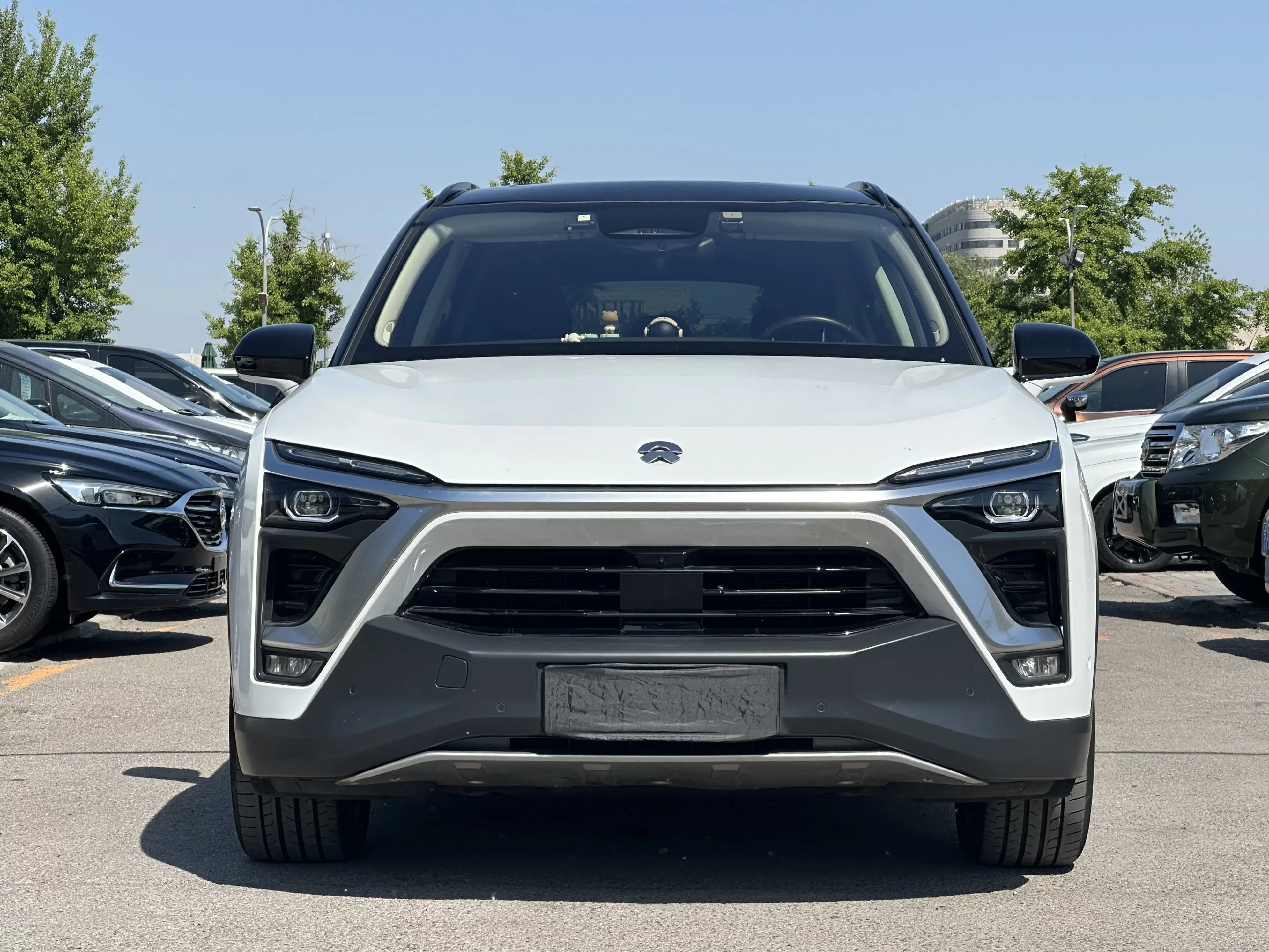NIO ES8
