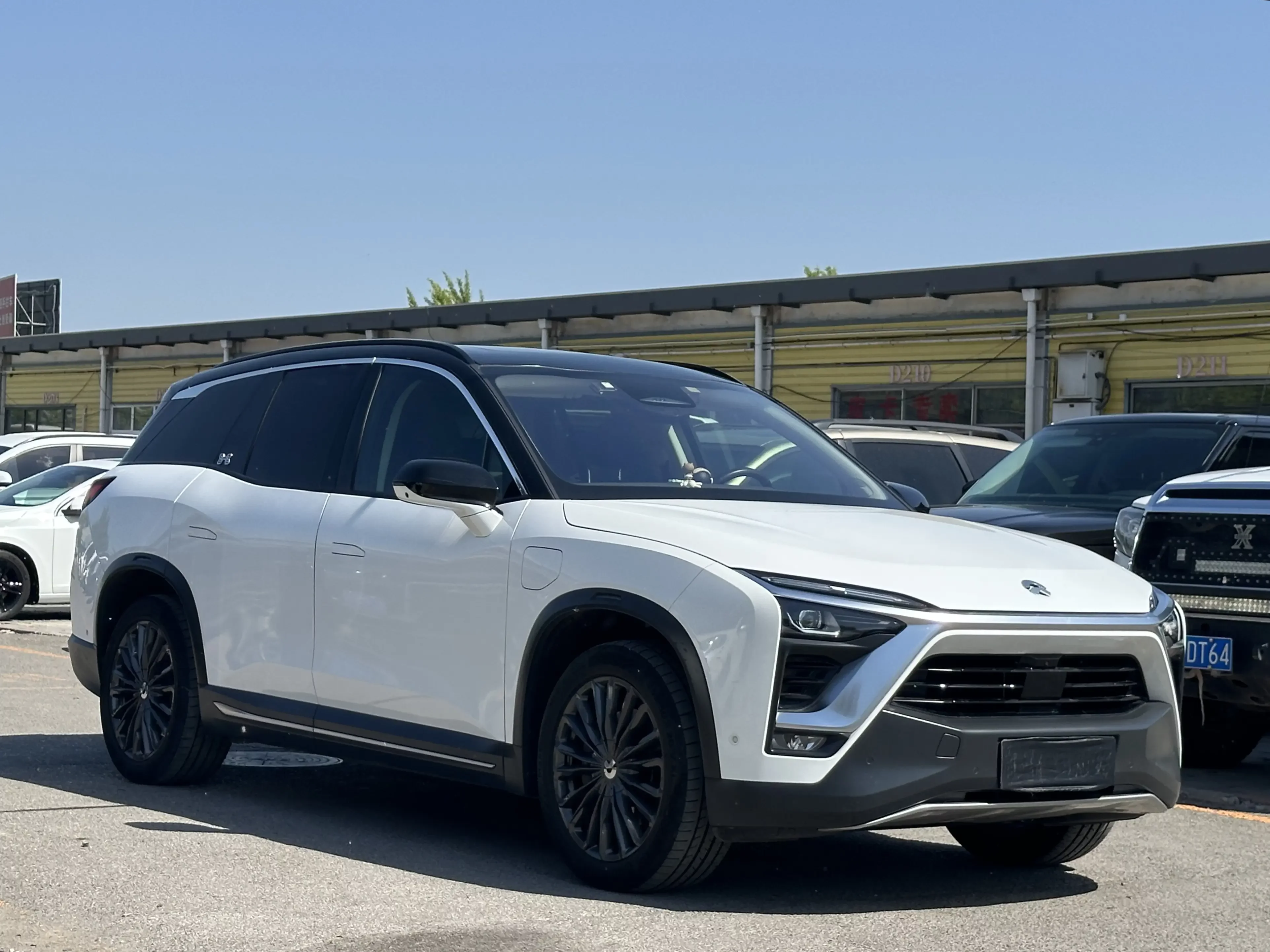 NIO ES8