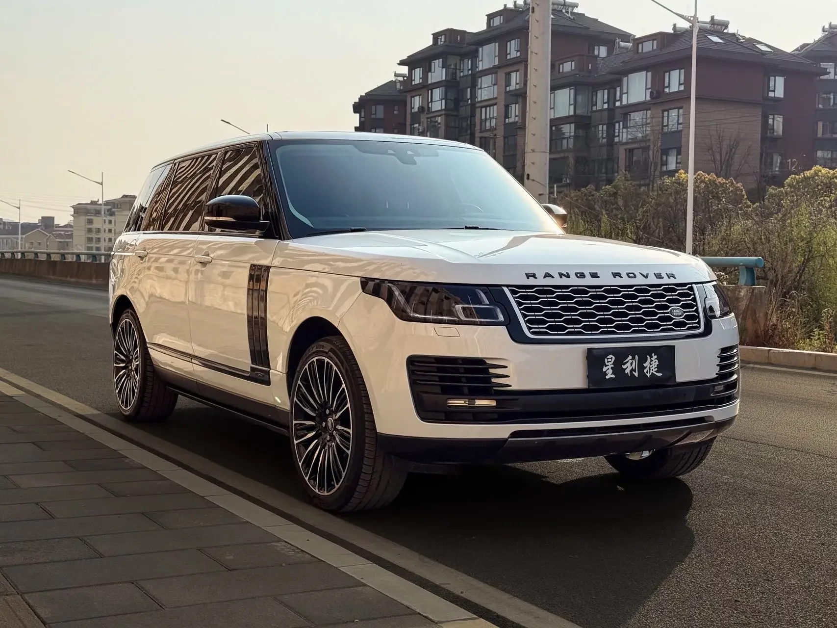 Land Rover range rover