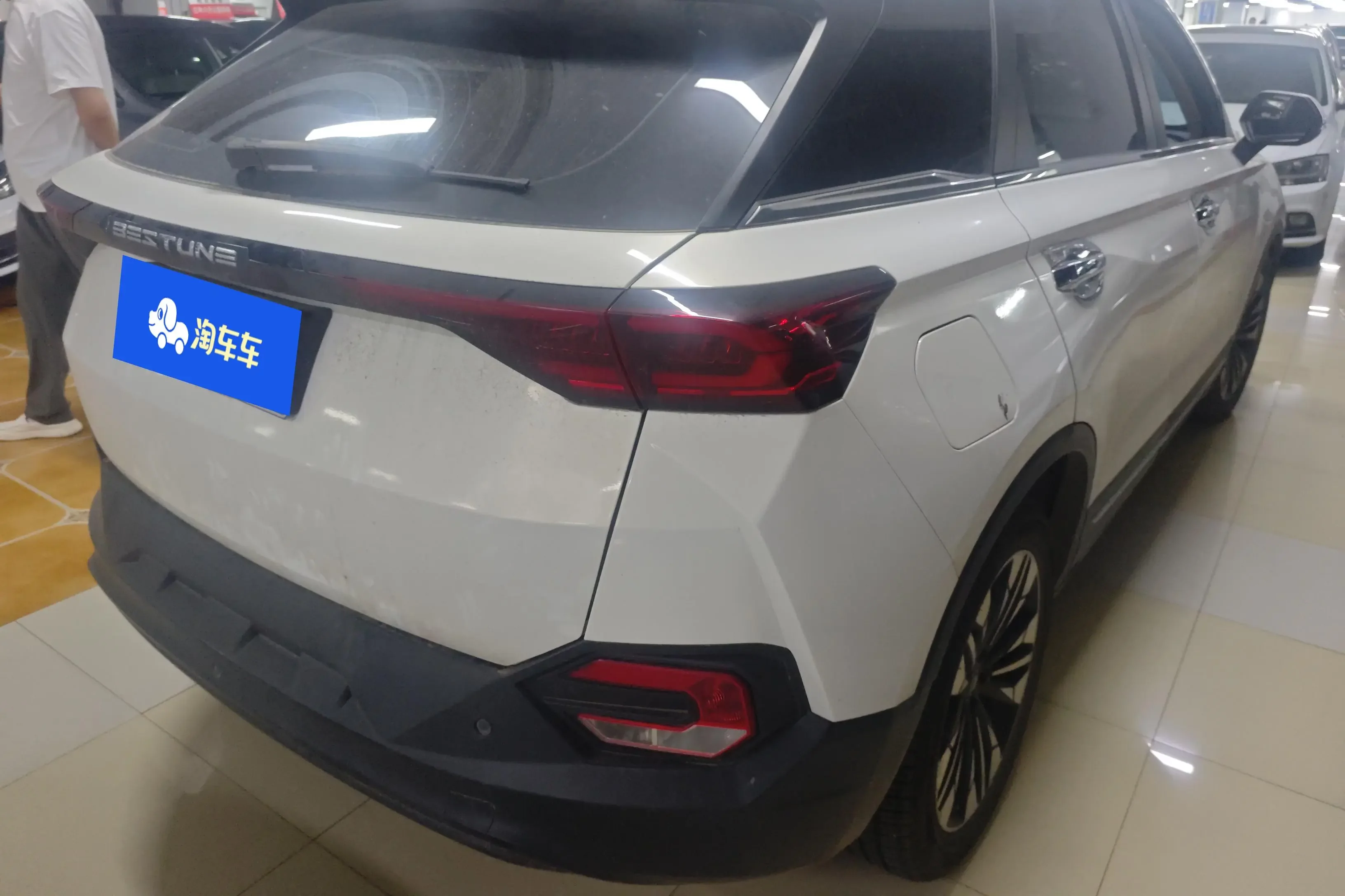 FAW Bestune T77