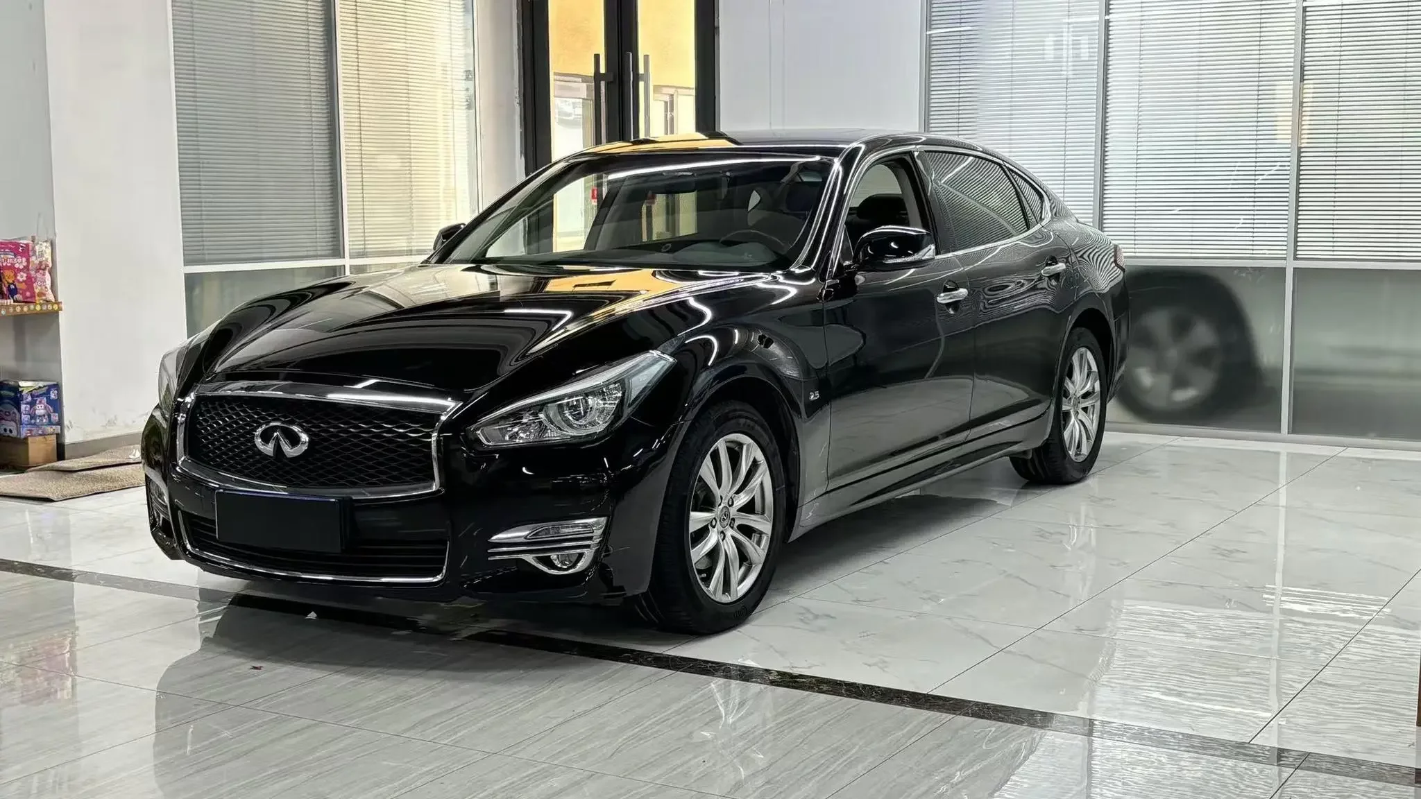 Infiniti Q70