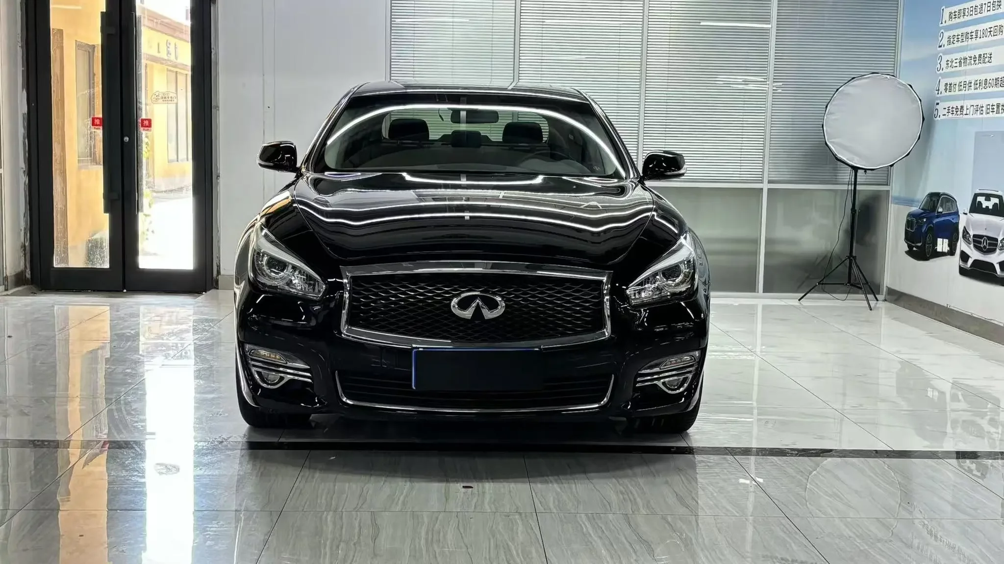 Infiniti Q70