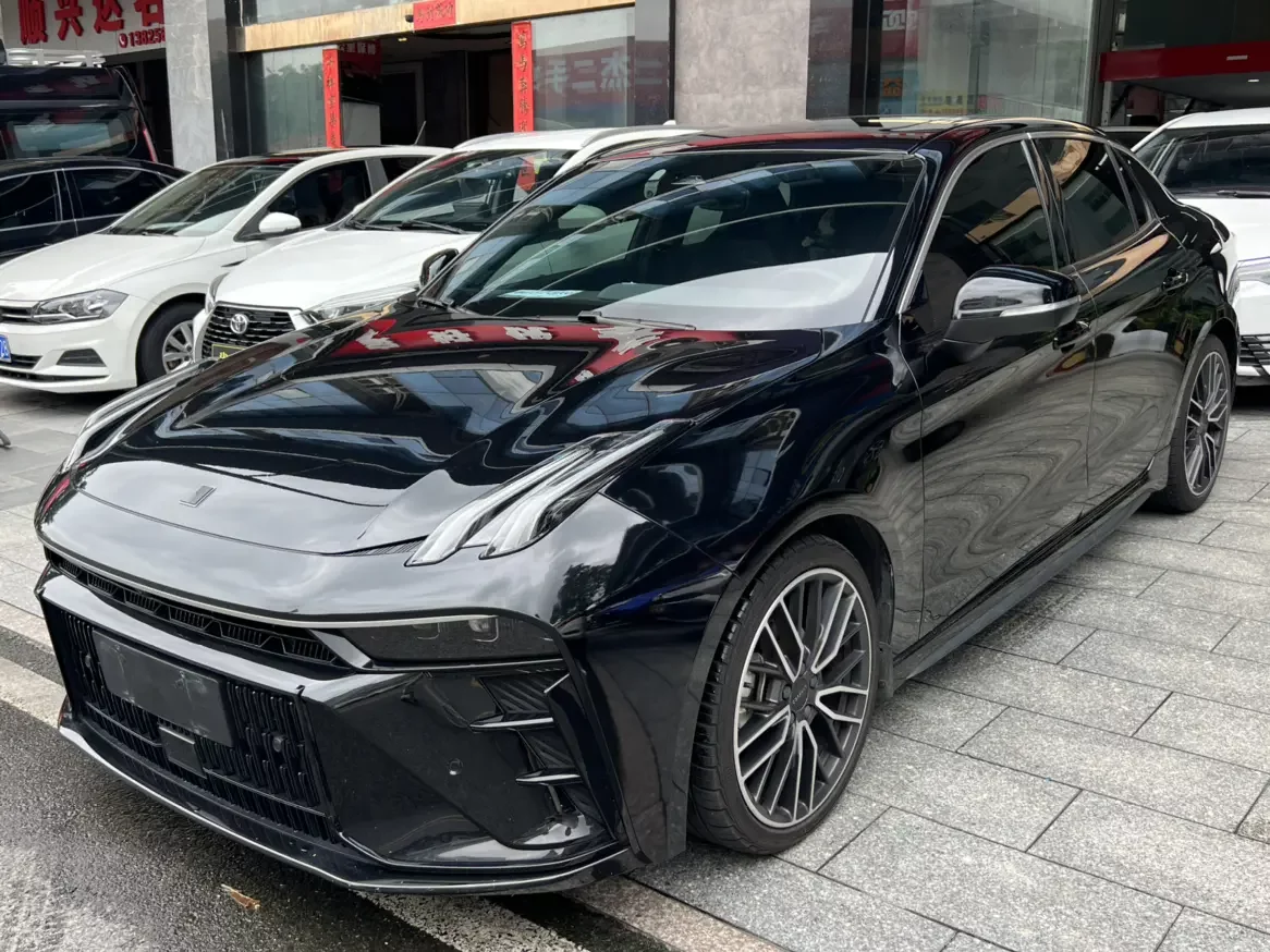 Lynk & Co 03