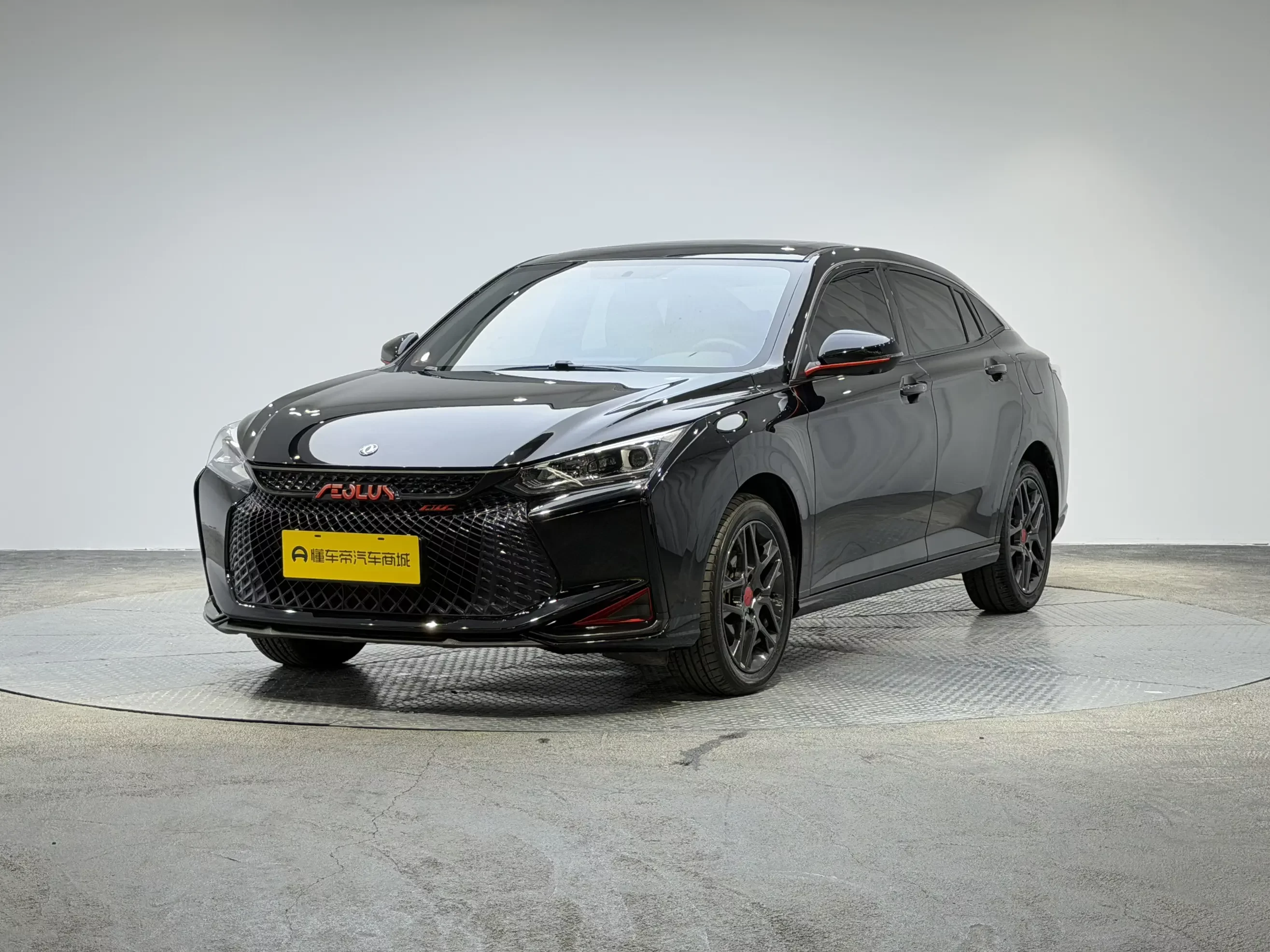 Dongfeng Yixuan  из Китая