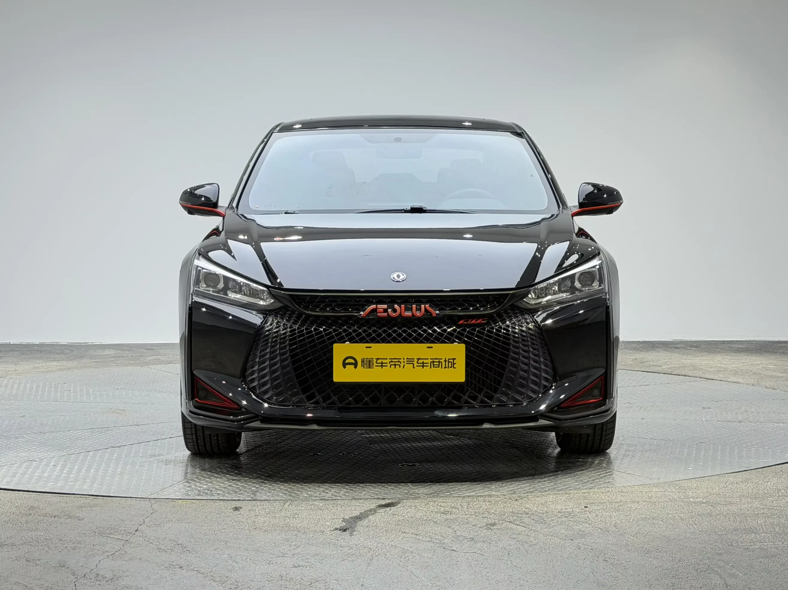 Dongfeng Yixuan  из Китая