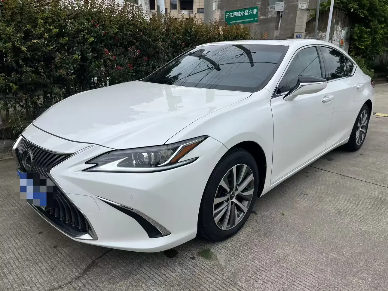 Lexus ES