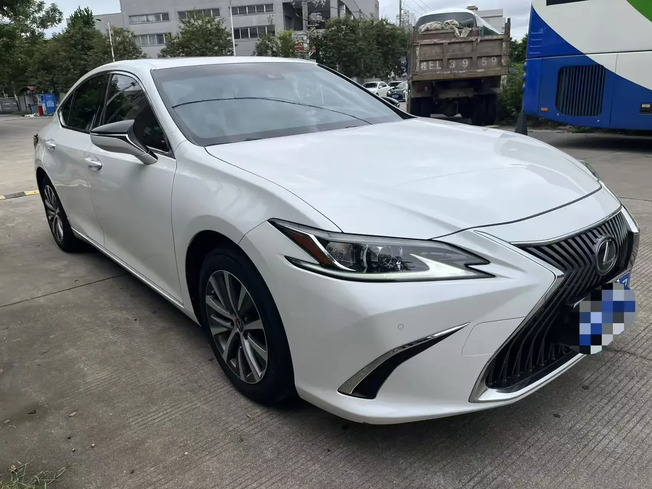 Lexus ES