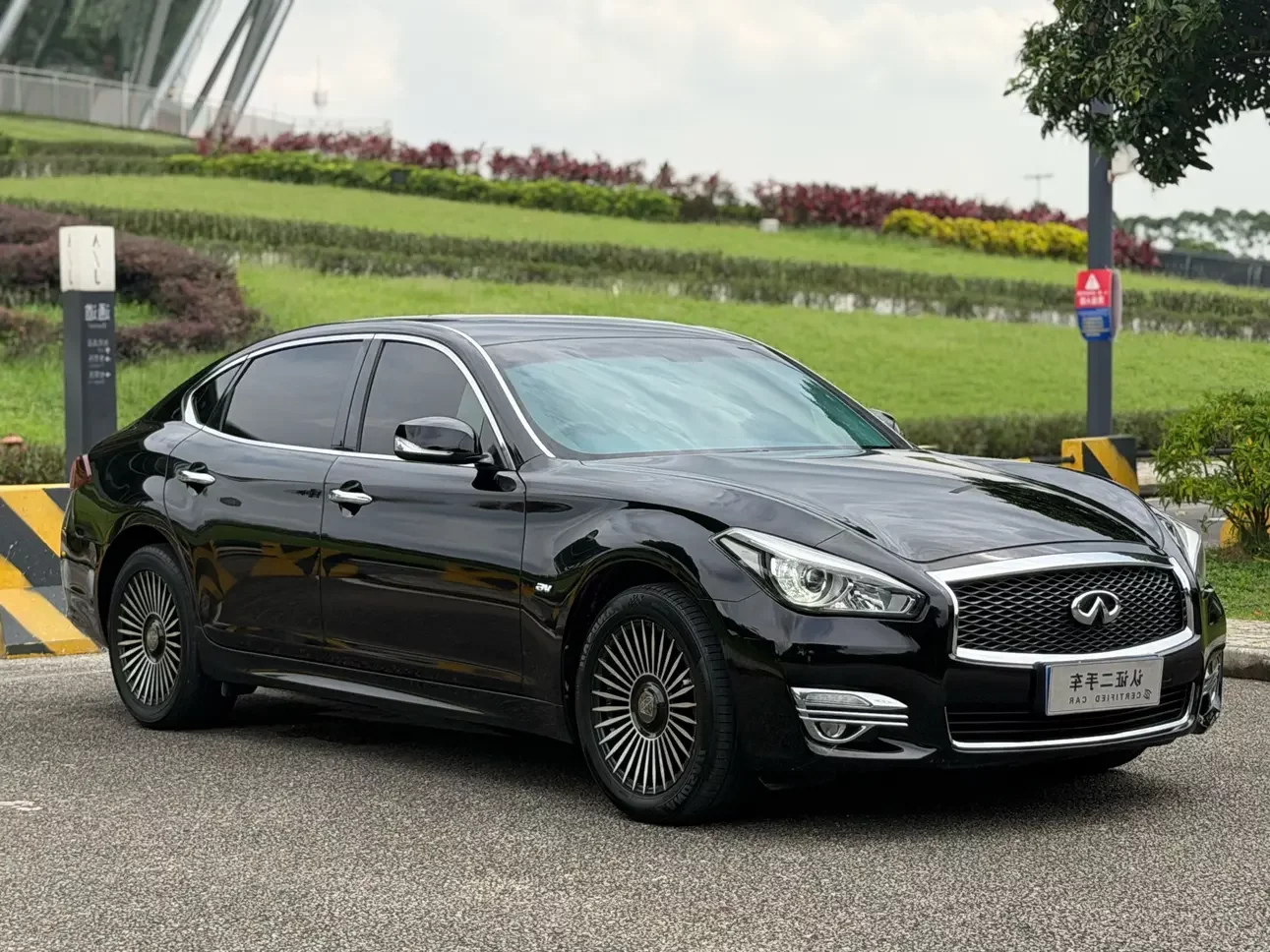 Infiniti Q70