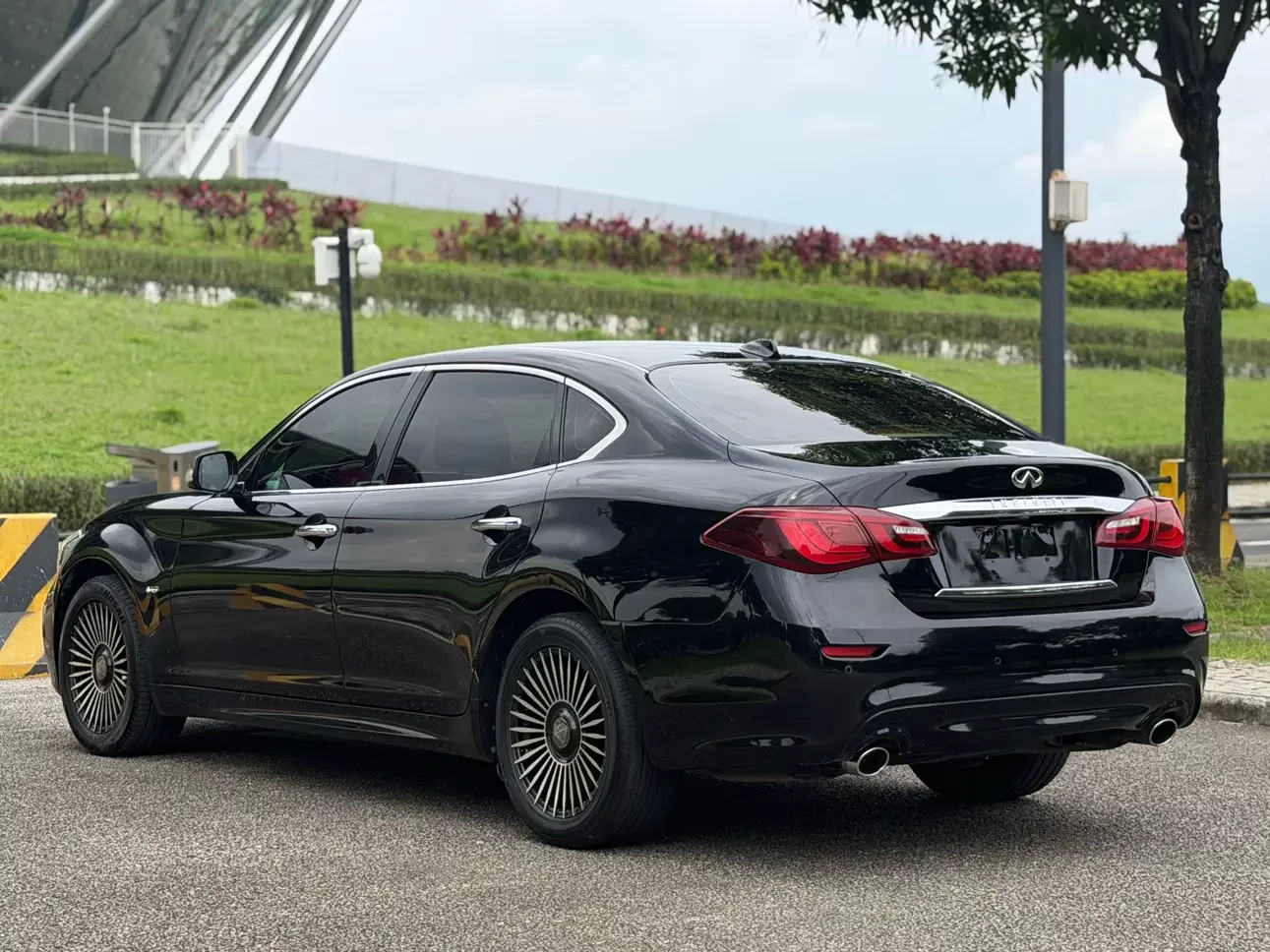 Infiniti Q70
