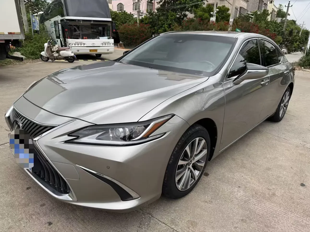 Lexus ES