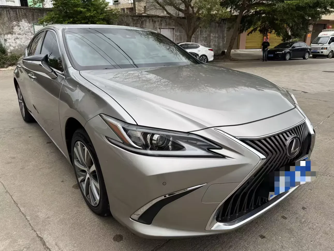 Lexus ES