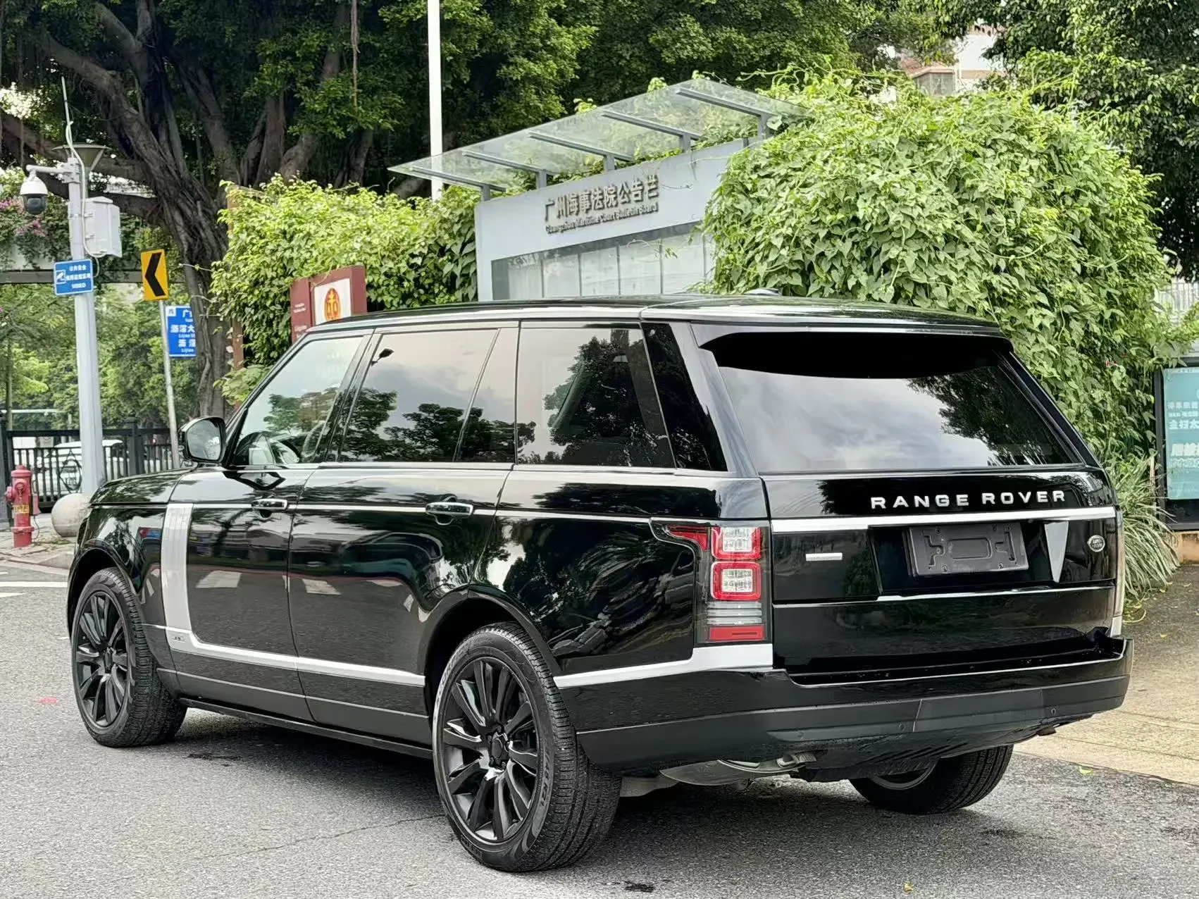 Land Rover range rover