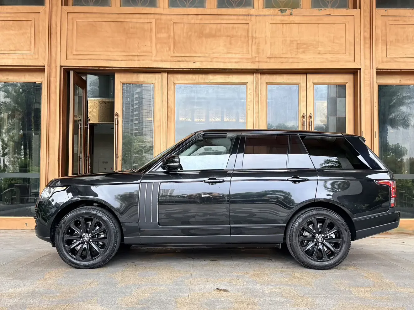 Land Rover range rover