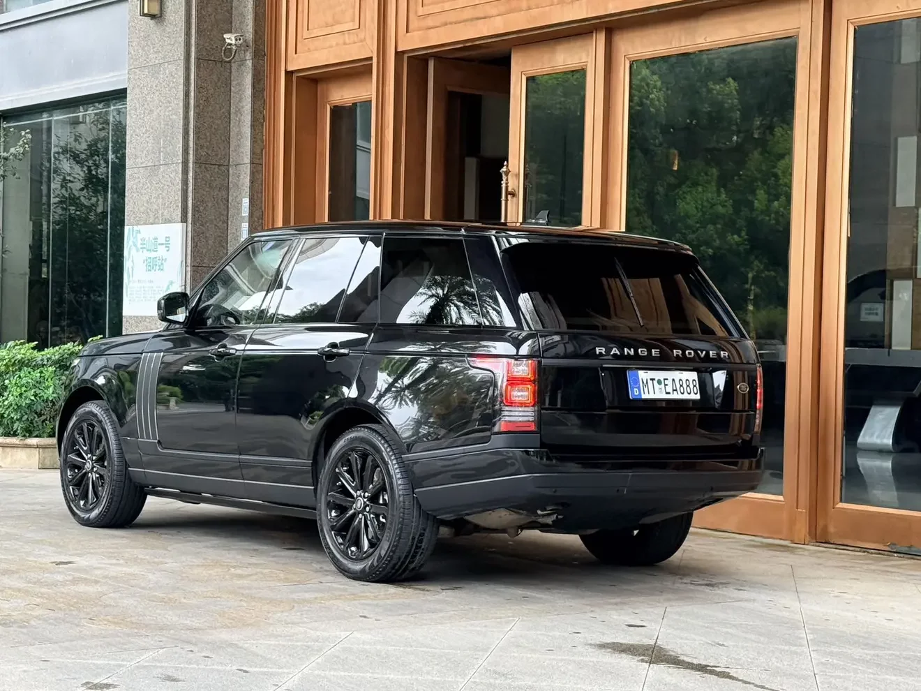 Land Rover range rover