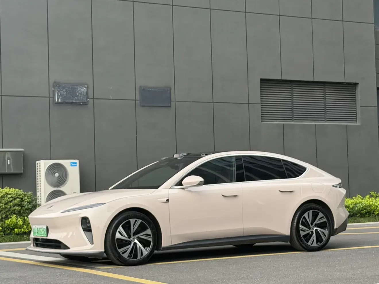NIO ET5  из Китая