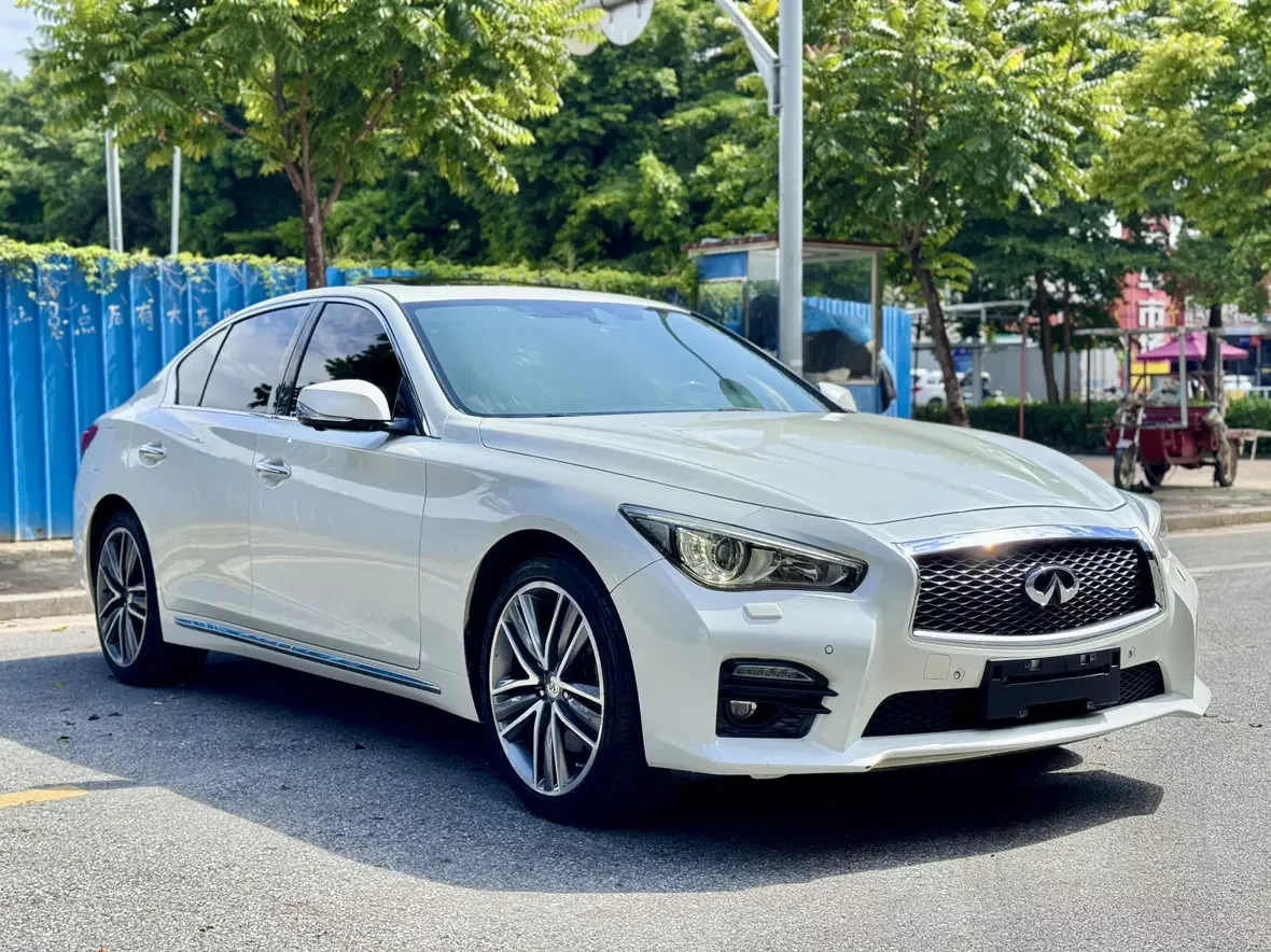 Infiniti Q50L