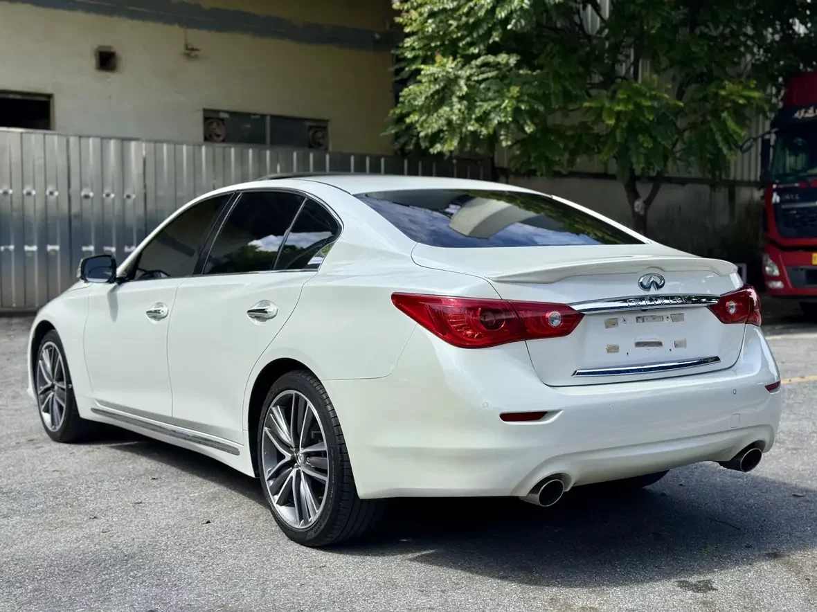 Infiniti Q50L
