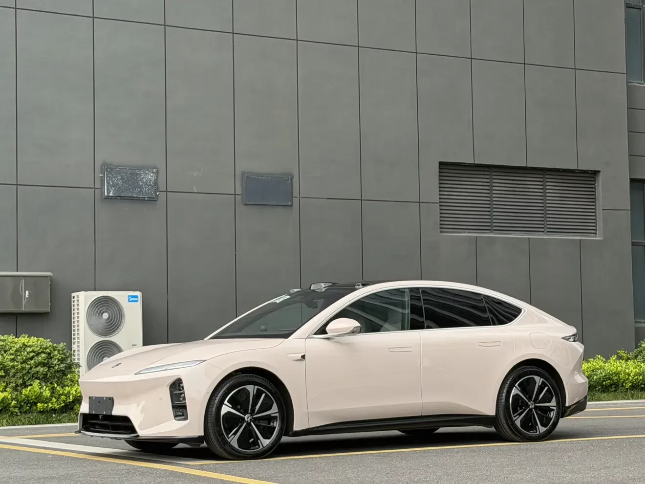 NIO ET5  из Китая