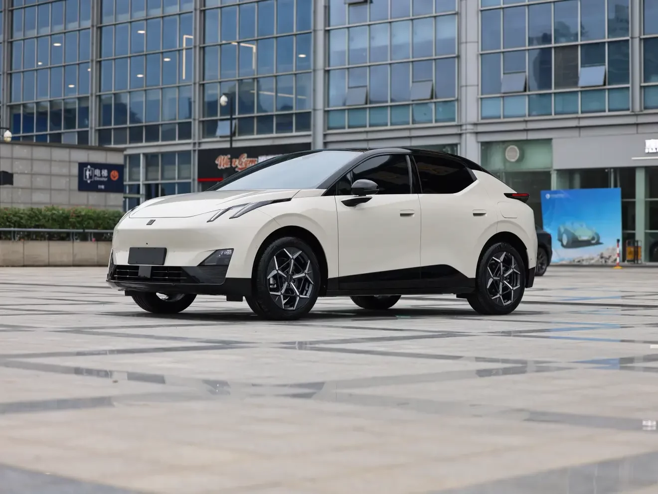 Lynk & Co Z20