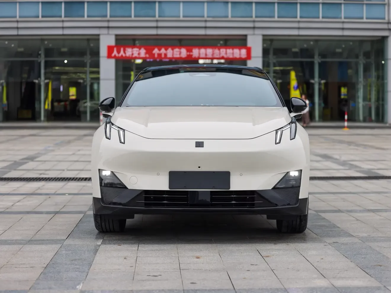 Lynk & Co Z20