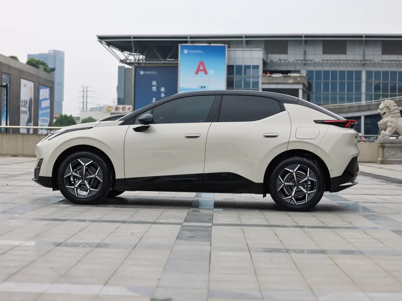 Lynk & Co Z20