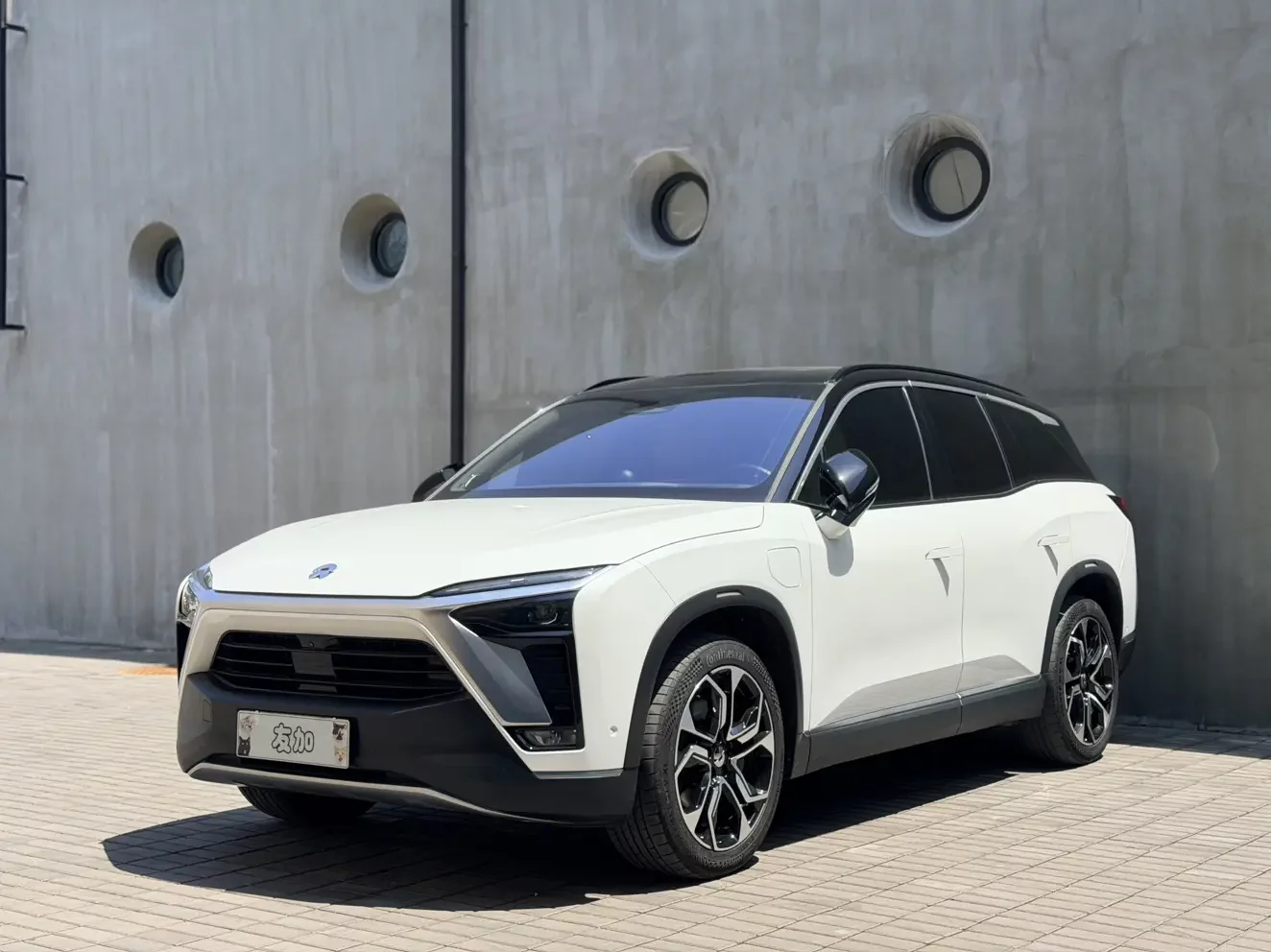 NIO ES8