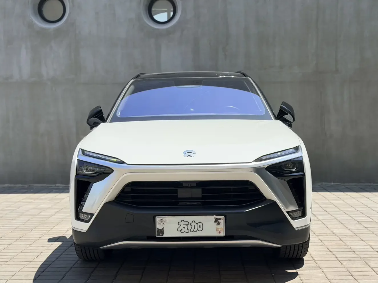 NIO ES8