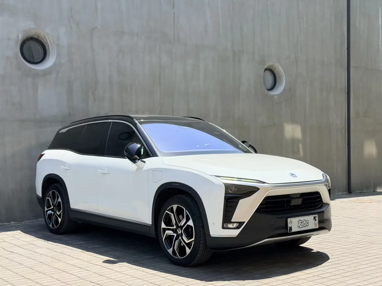 NIO ES8
