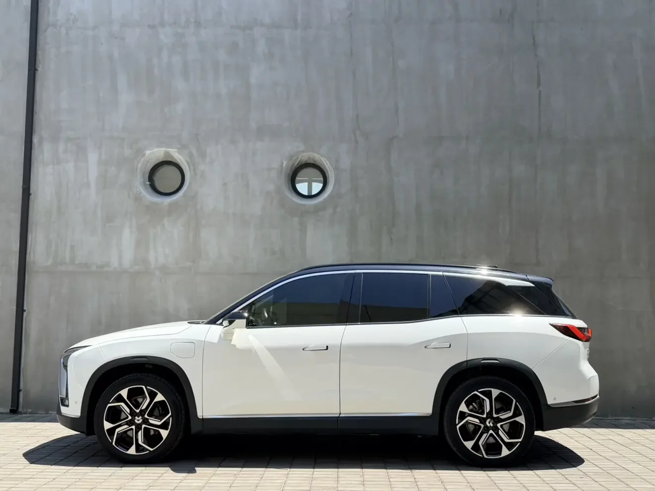 NIO ES8