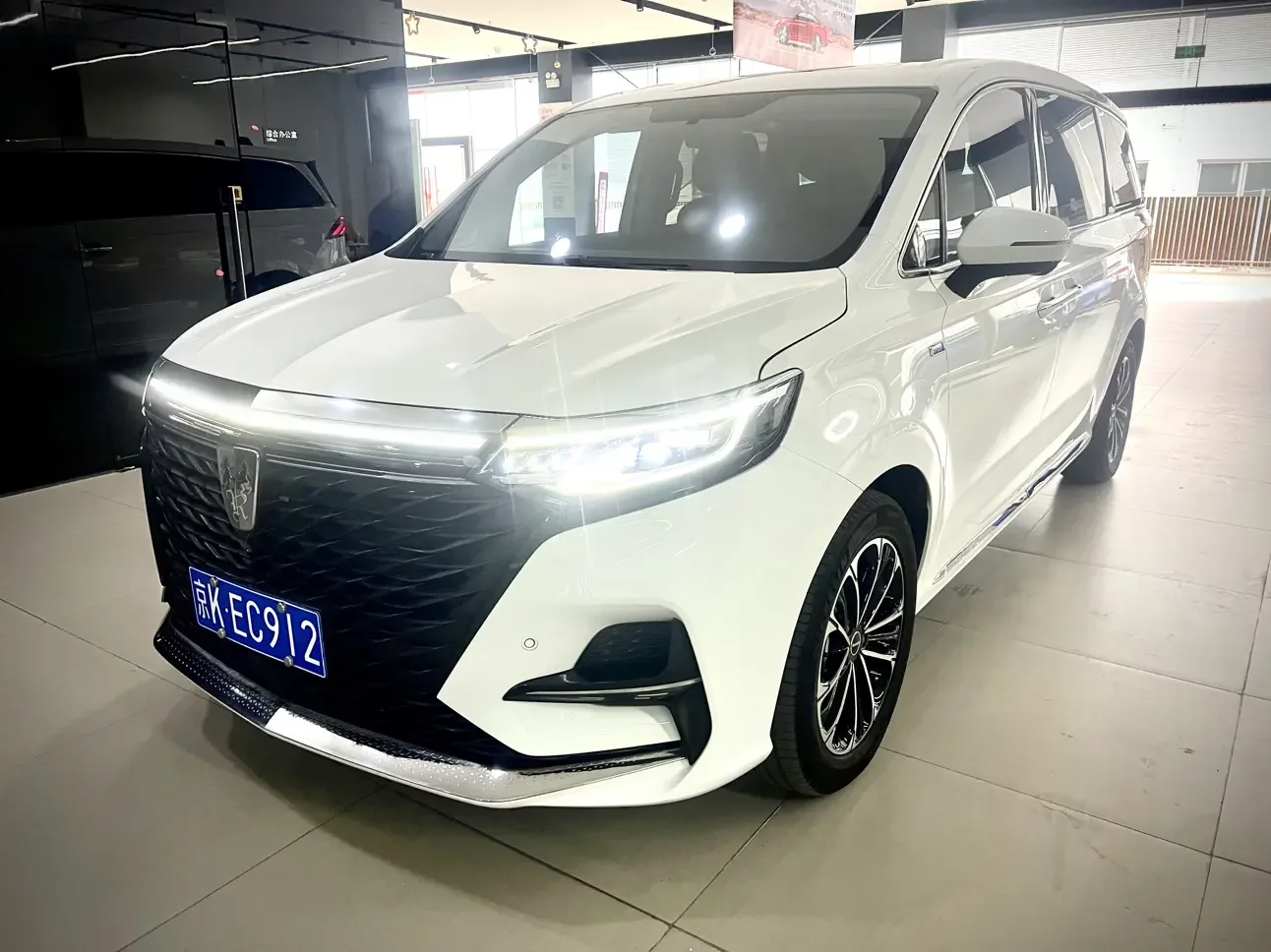 Roewe iMAX8