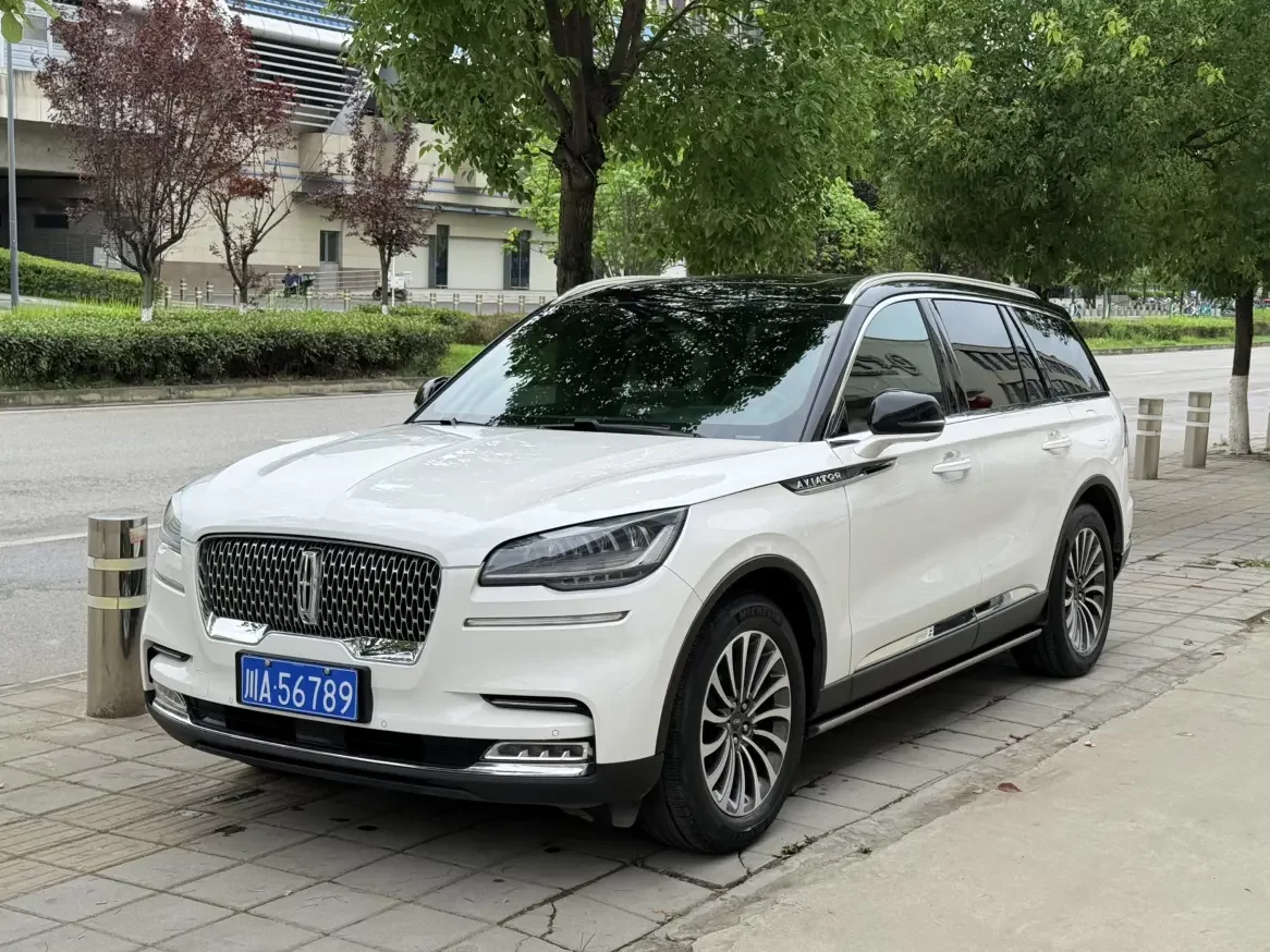 Lincoln aviator