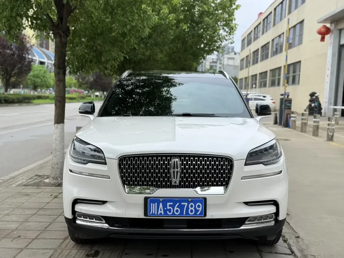 Lincoln aviator