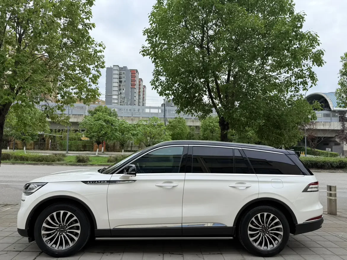 Lincoln aviator