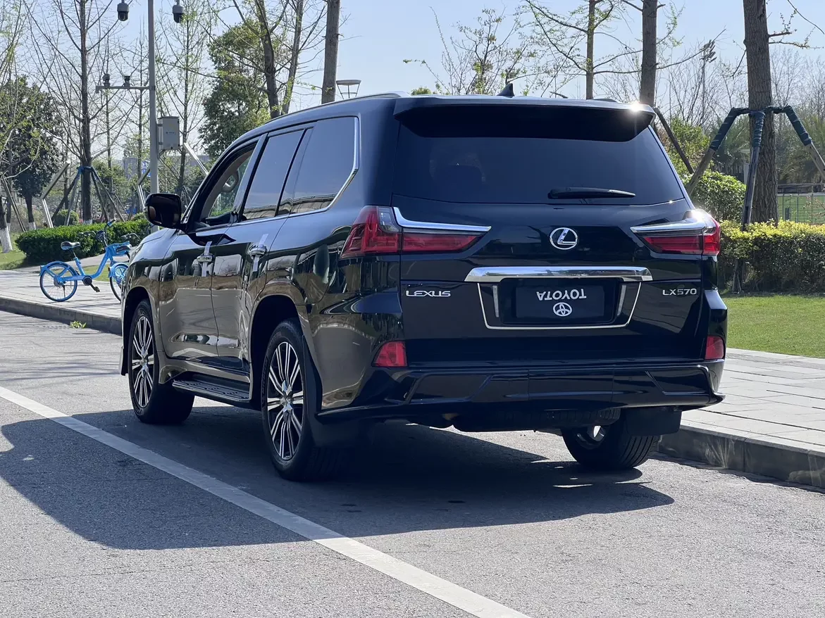 Lexus LX