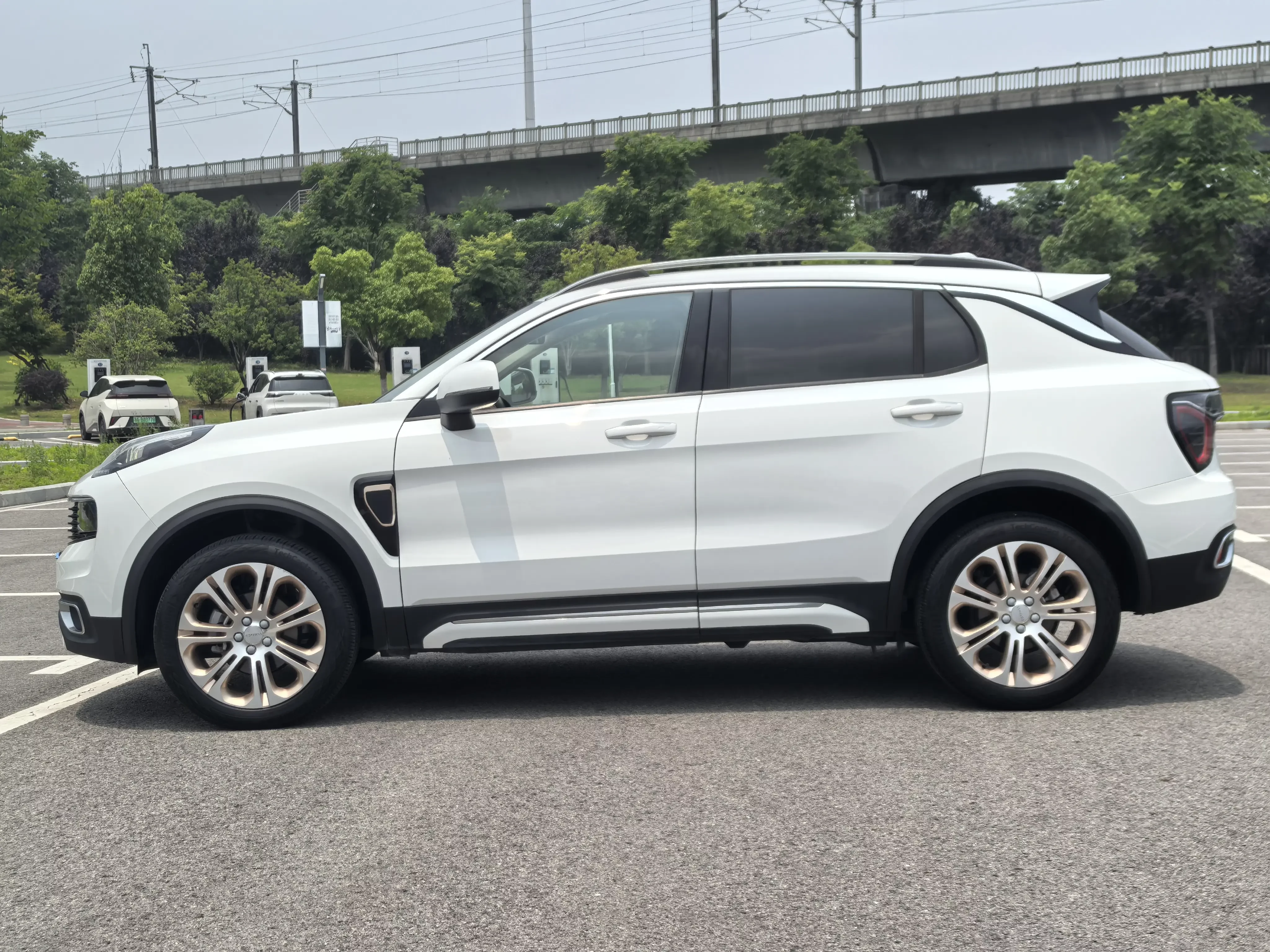 Lynk & Co 01