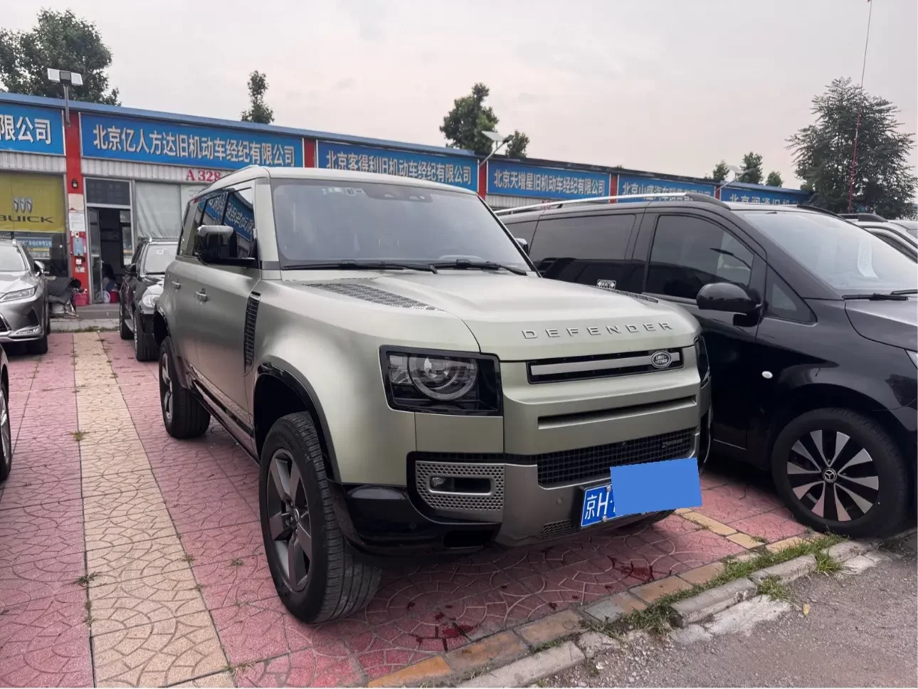 Land Rover guard