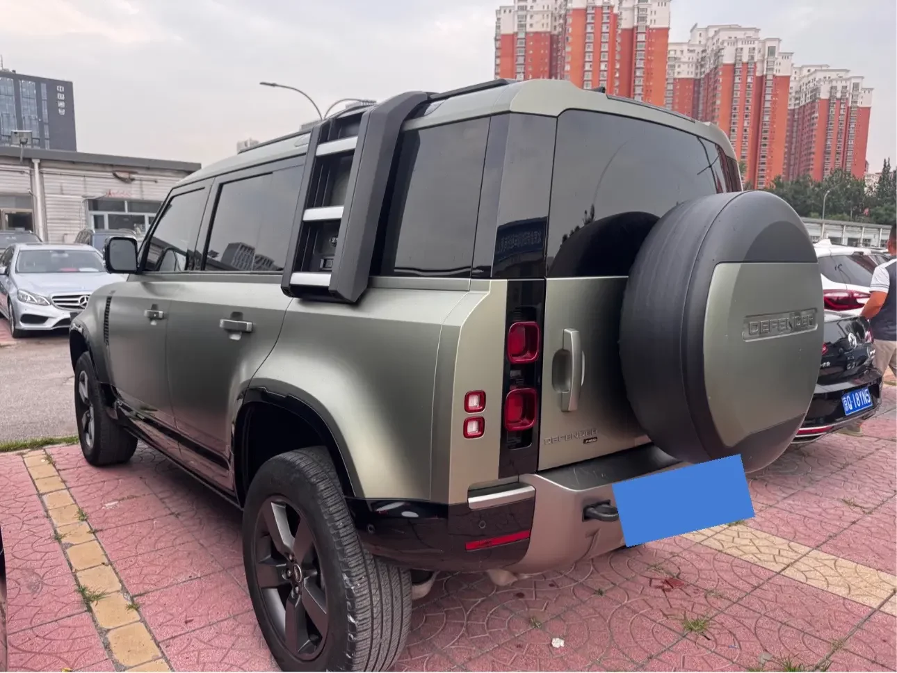 Land Rover guard