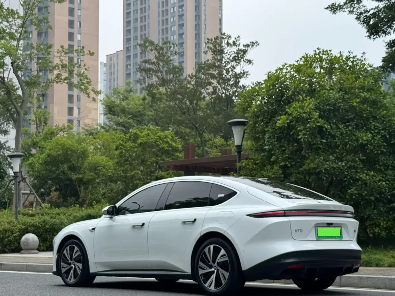 NIO ET5