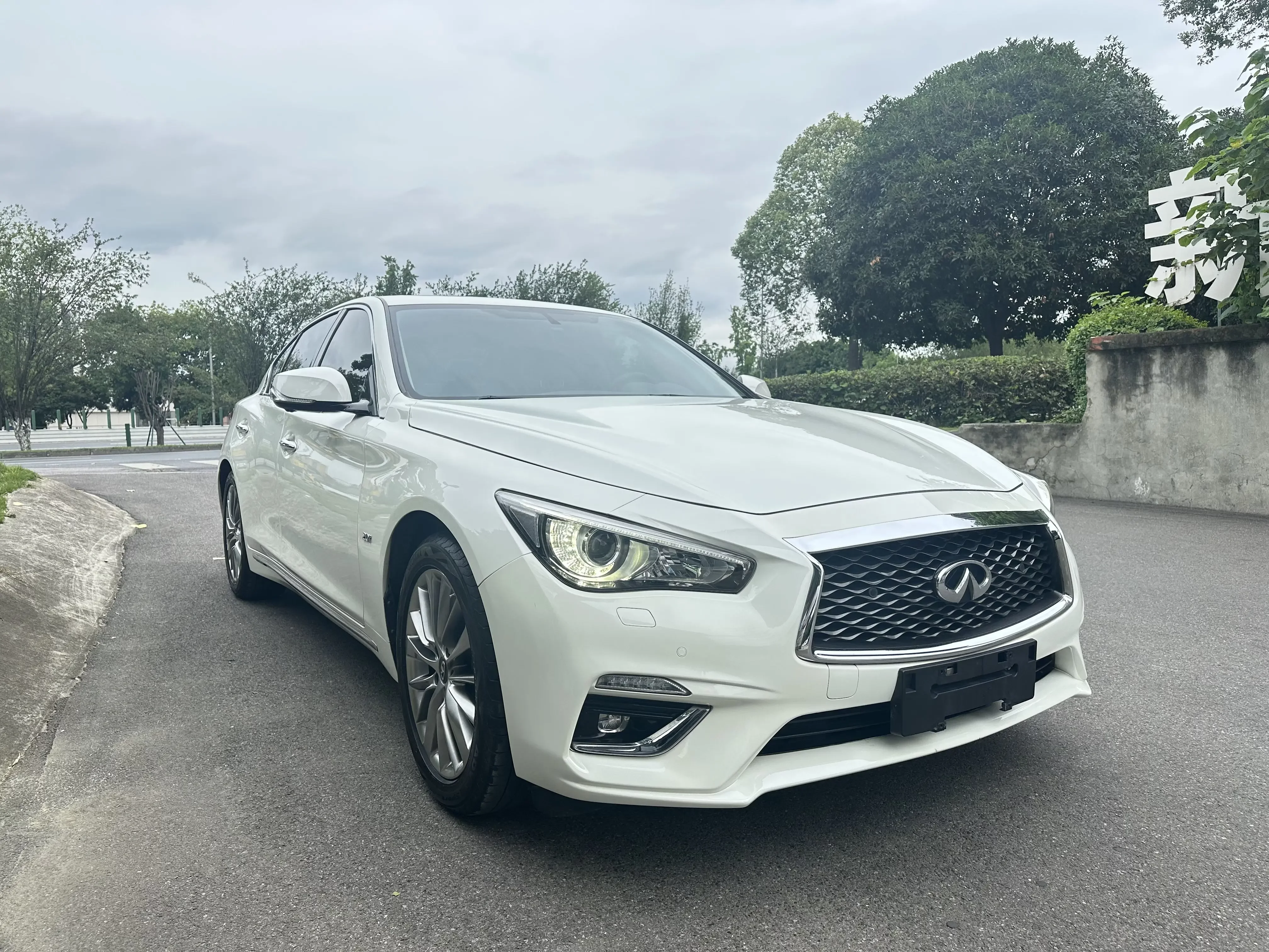 Infiniti Q50L