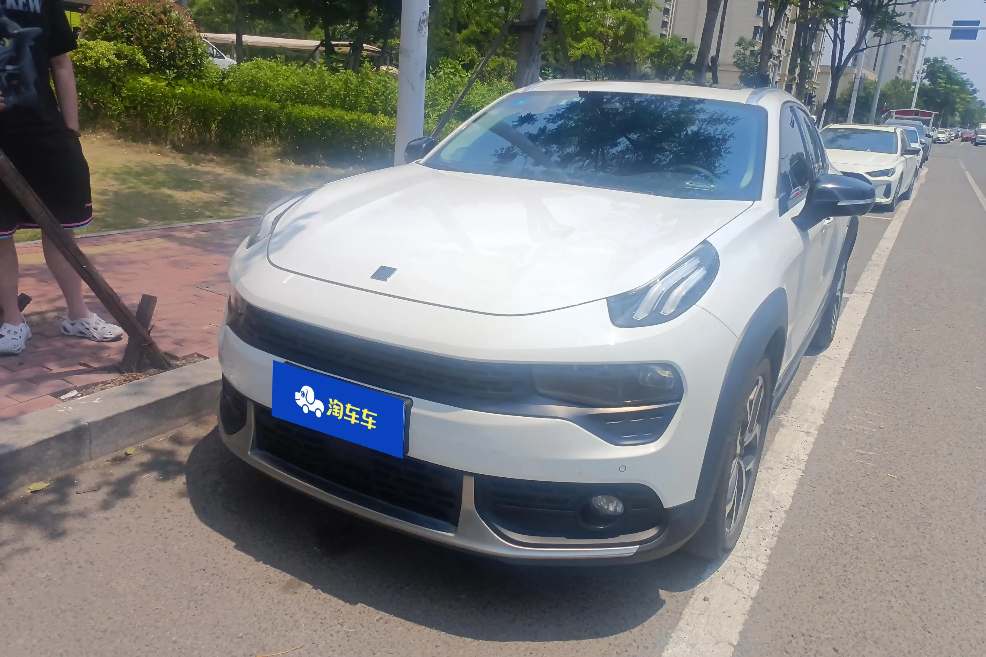 Lynk & Co 02