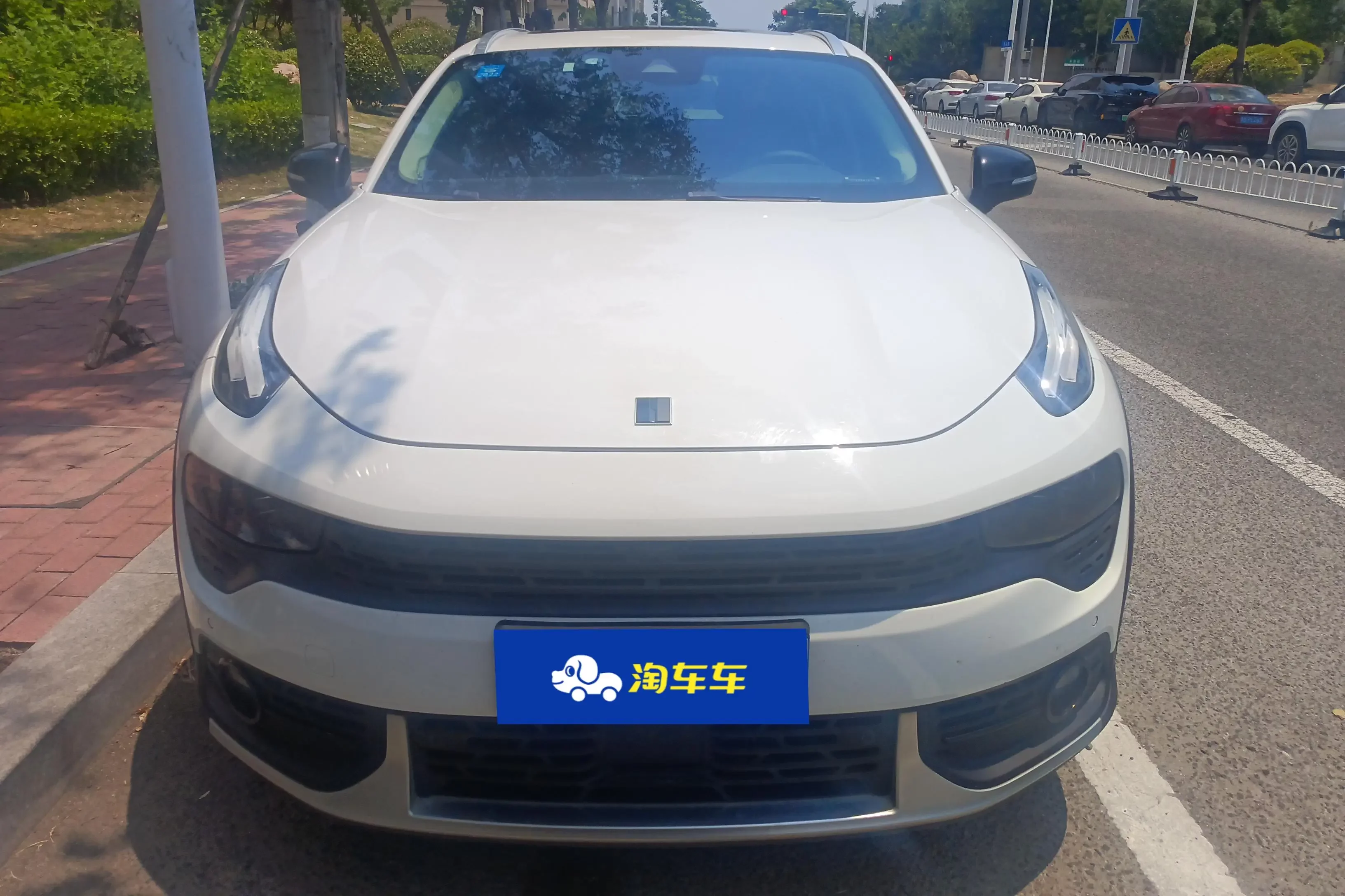 Lynk & Co 02