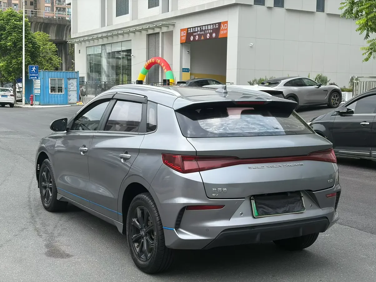 BYD e2
