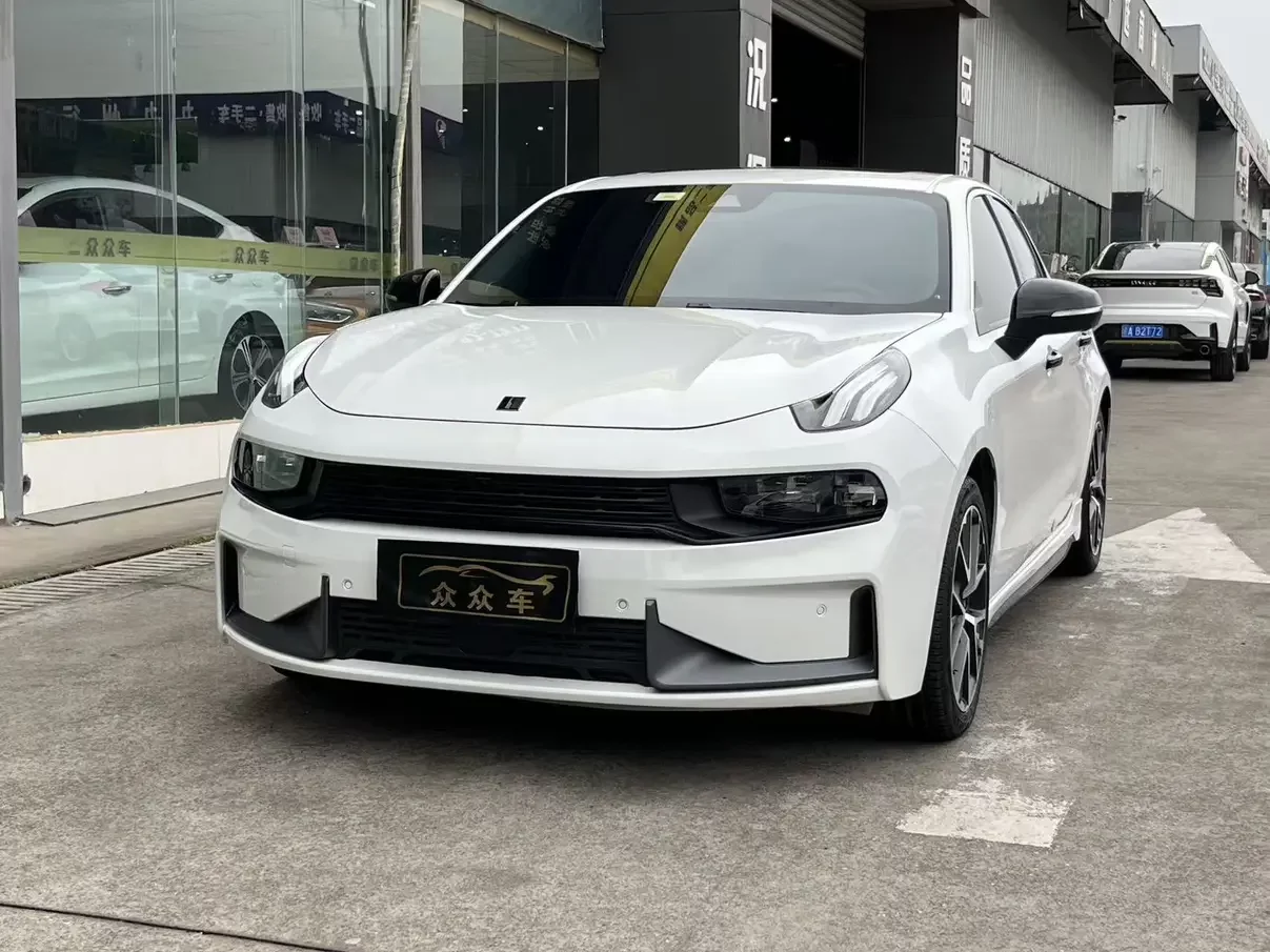 Lynk & Co 03