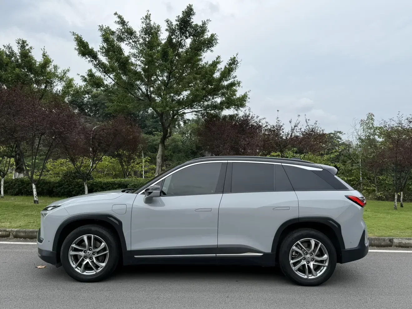 NIO ES6