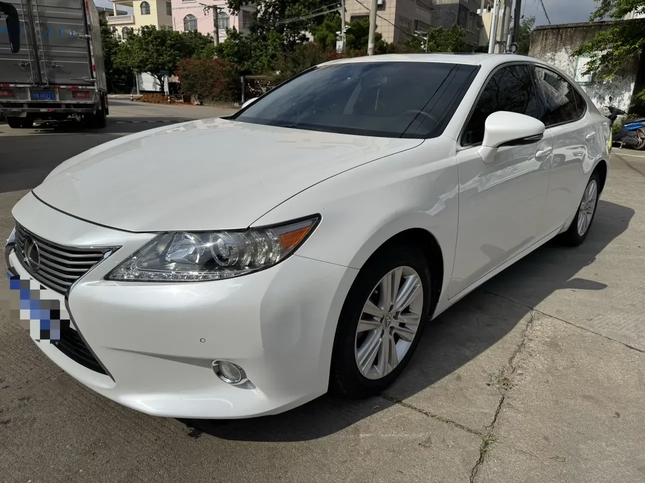 Lexus ES