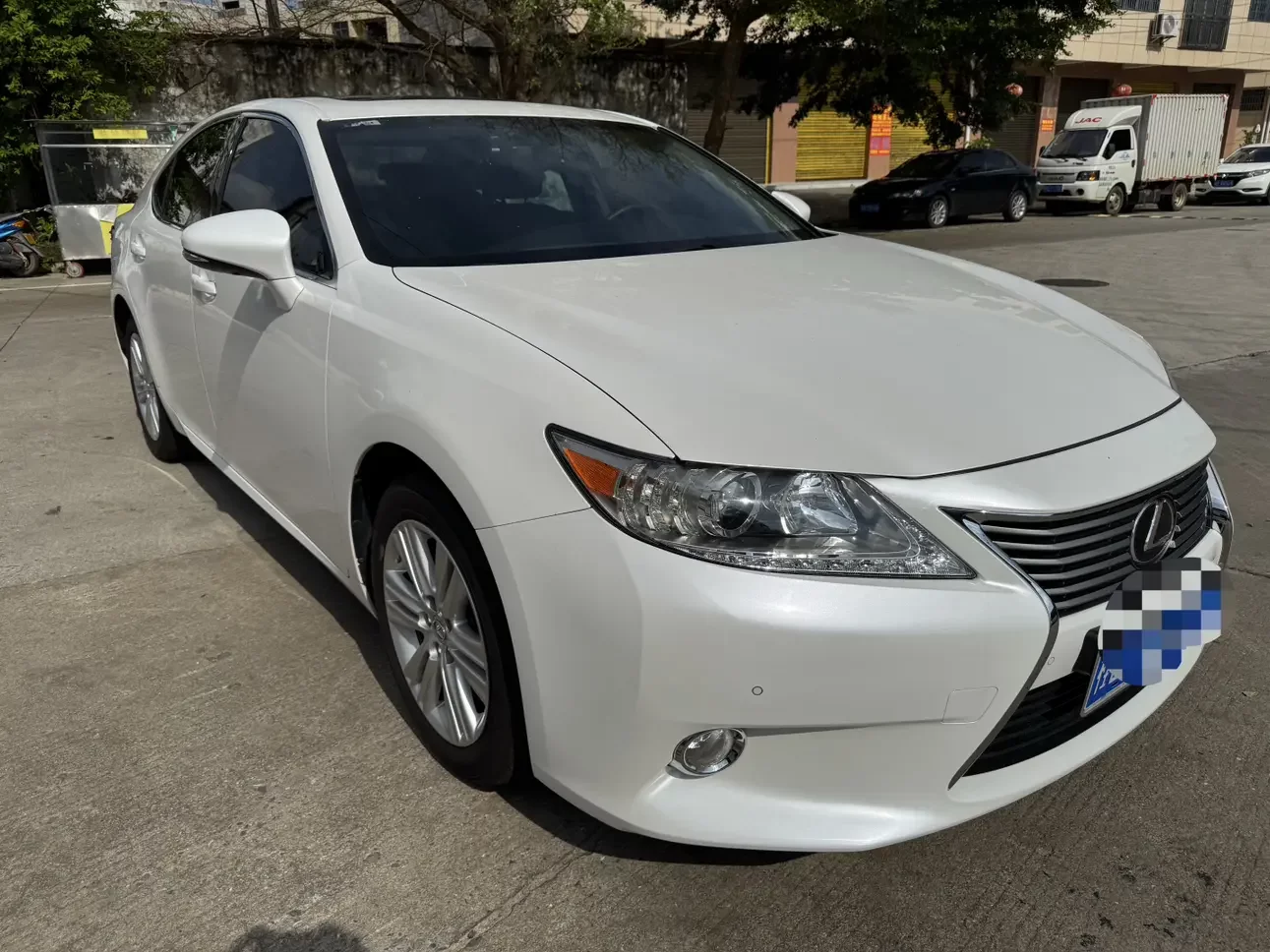 Lexus ES