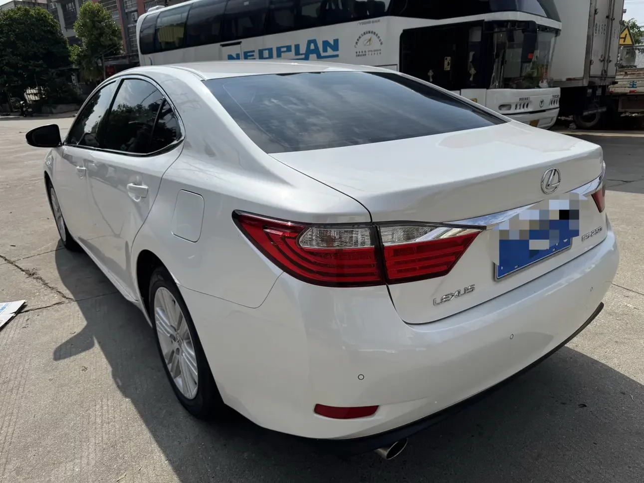 Lexus ES