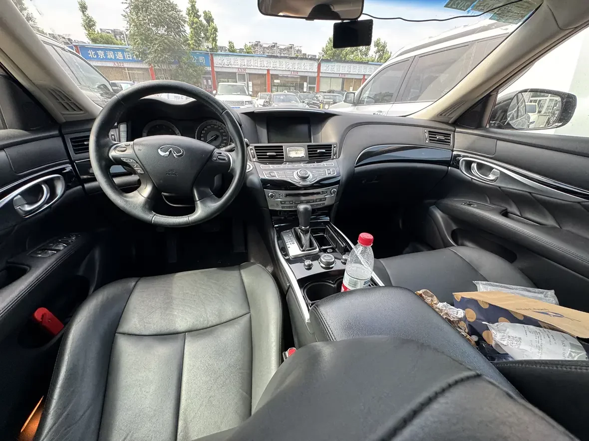 Infiniti Q70