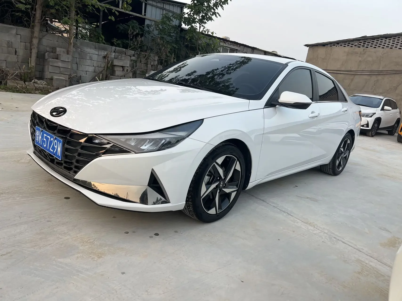 HYUNDAI ELANTRA