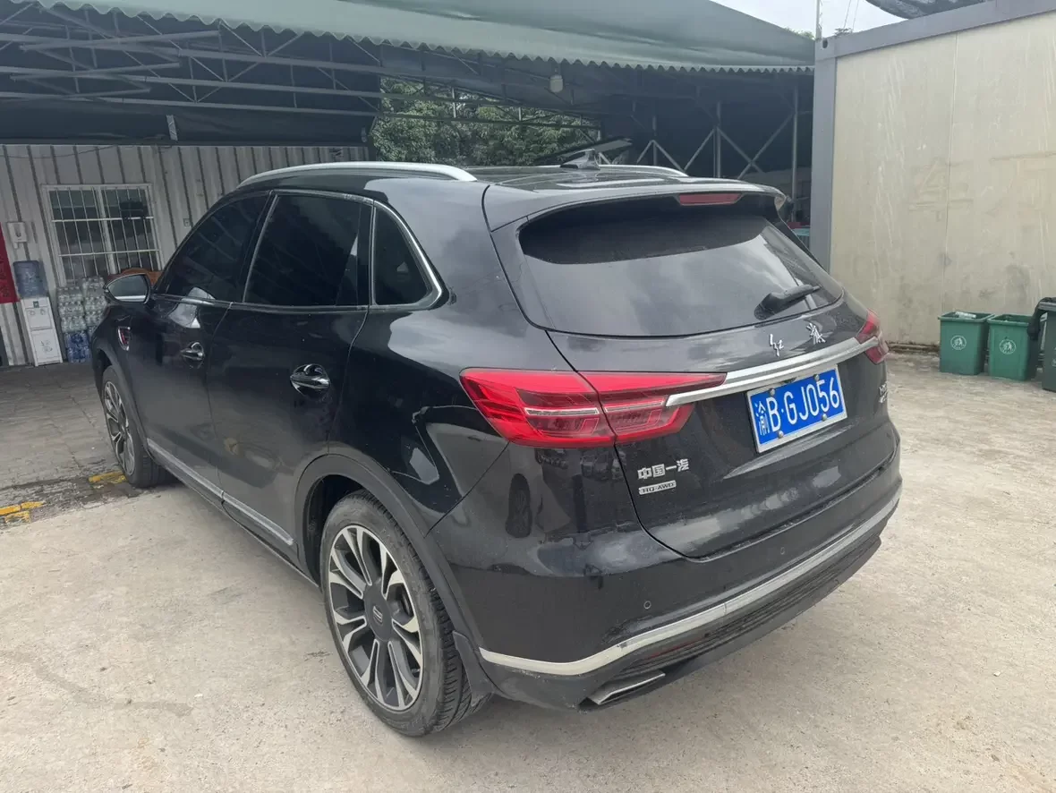 Hongqi HS5